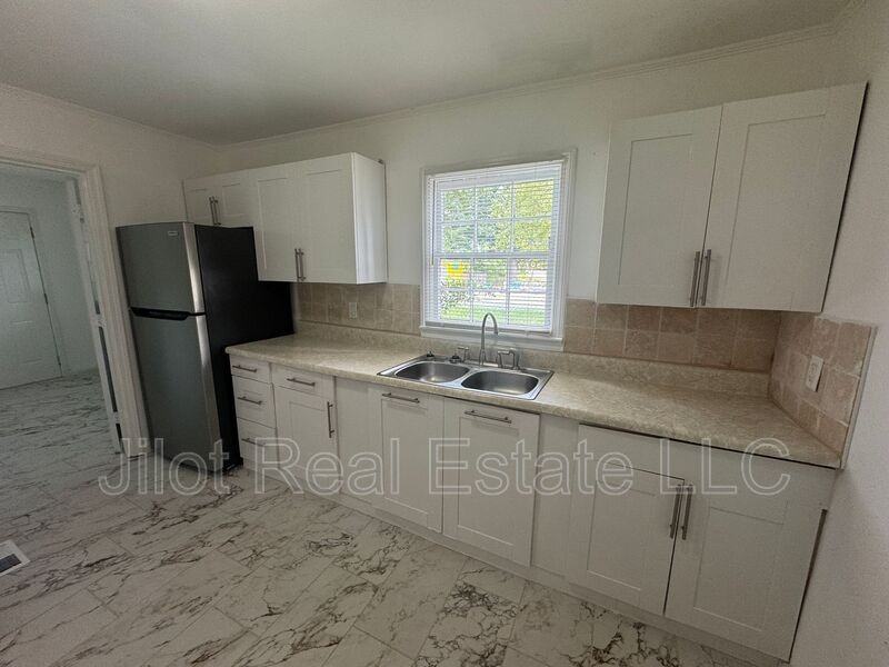 1939 Washington Rd - Photo 3 of 16