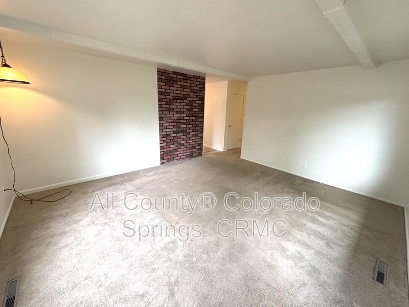 1515 Eagle View Dr - Photo 2 of 33
