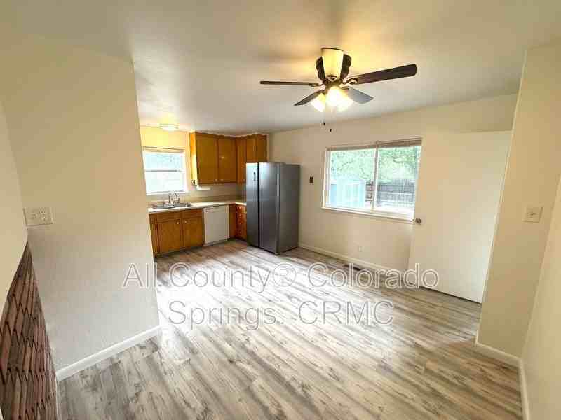 1515 Eagle View Dr - Photo 4 of 33