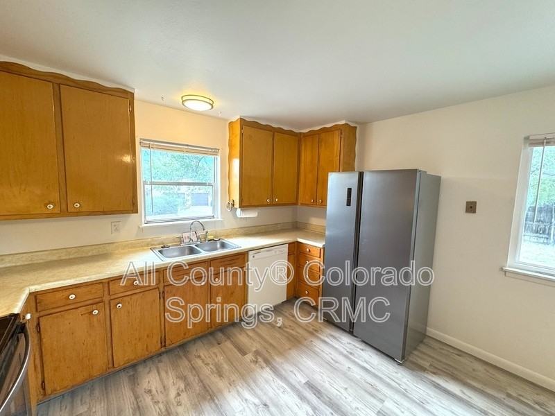 1515 Eagle View Dr - Photo 6 of 33