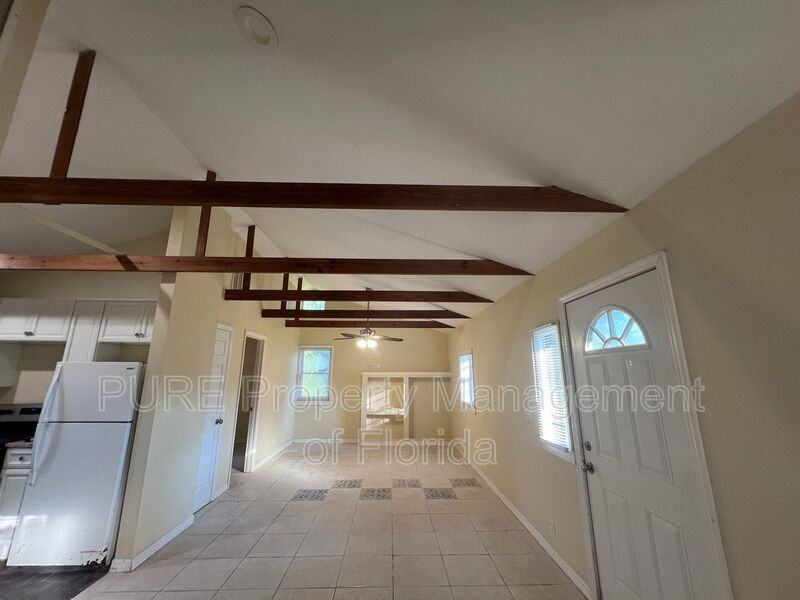 5620 Se 109th St - Photo 4 of 32