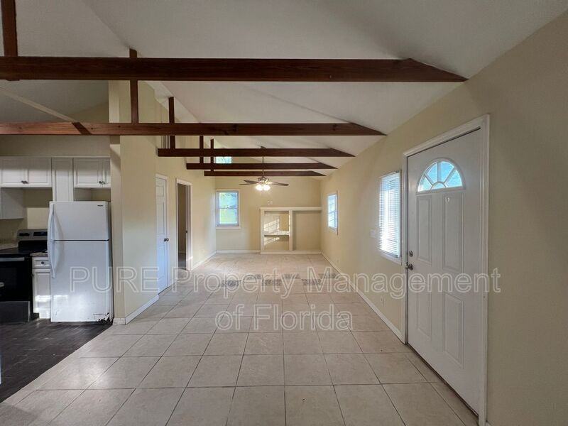 5620 Se 109th St - Photo 5 of 32