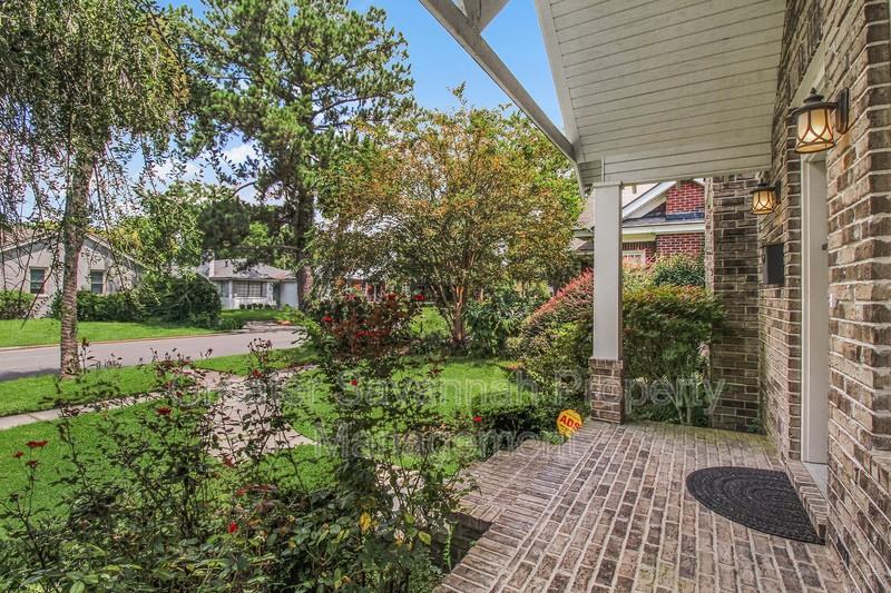 419 E 54th St - Photo 4 of 50