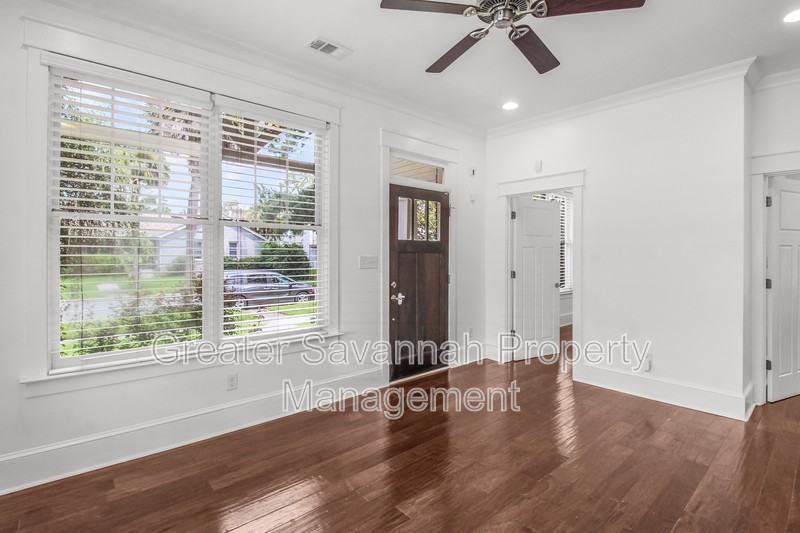 419 E 54th St - Photo 5 of 50