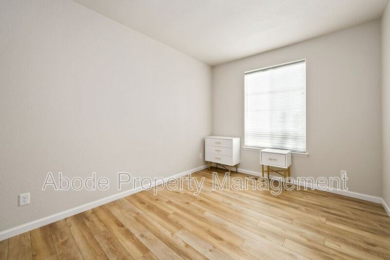 1223 104th Ave - Photo 3 of 23