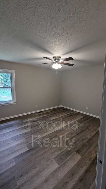 8708 Peach Tree Dr - Photo 4 of 23