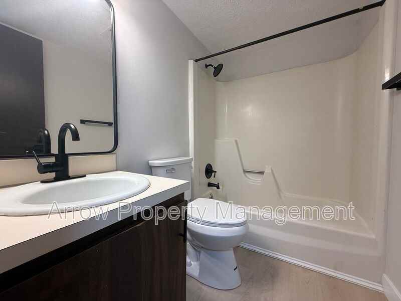 3609 N 60th St #6 - Photo 5 of 9