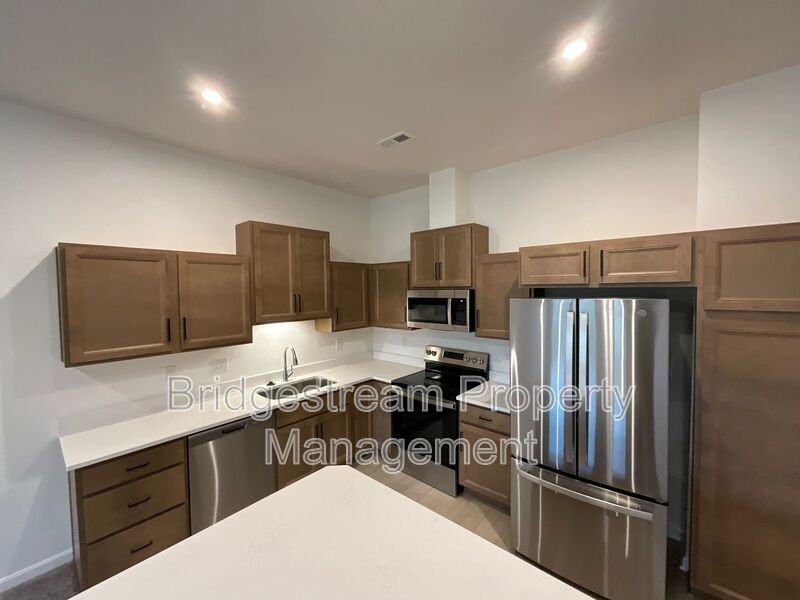 1677 S Golden Clove Bnd - Photo 3 of 15