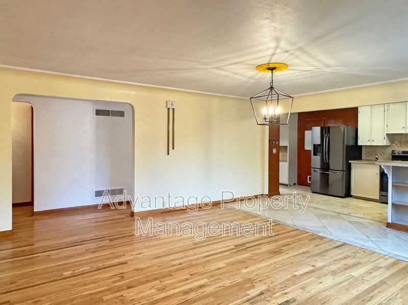 1920 Se Debord St - Photo 4 of 28