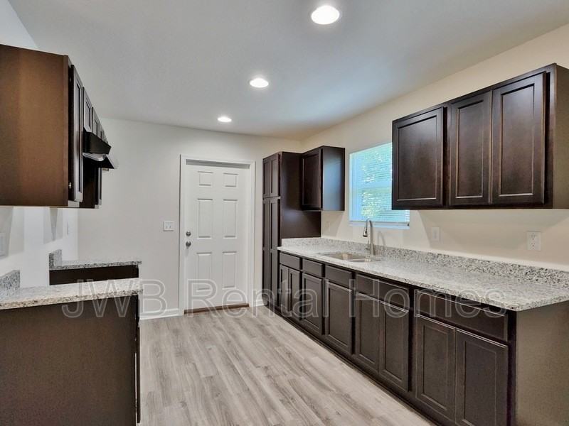 2327 Janette St - Photo 2 of 8