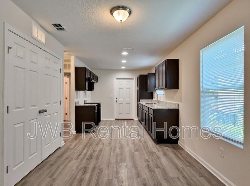 2327 Janette St - Photo 3 of 8