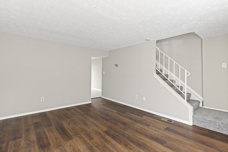 916 Pentwood Ct - Photo 3 of 27