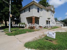 featured image of 204 W 9th St