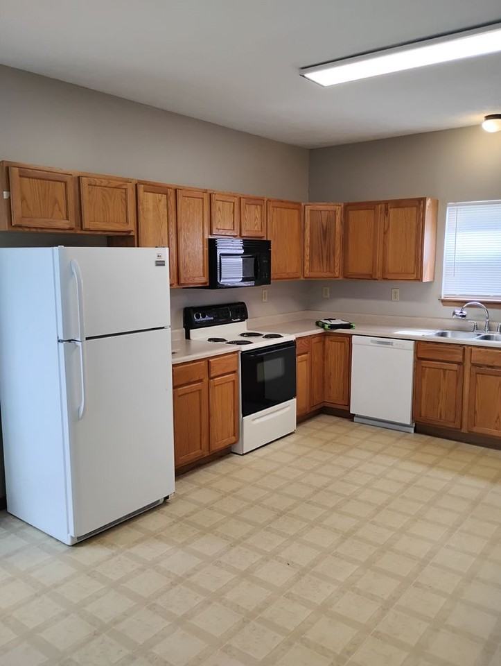 3296 Hopkins Dr - Photo 2 of 12