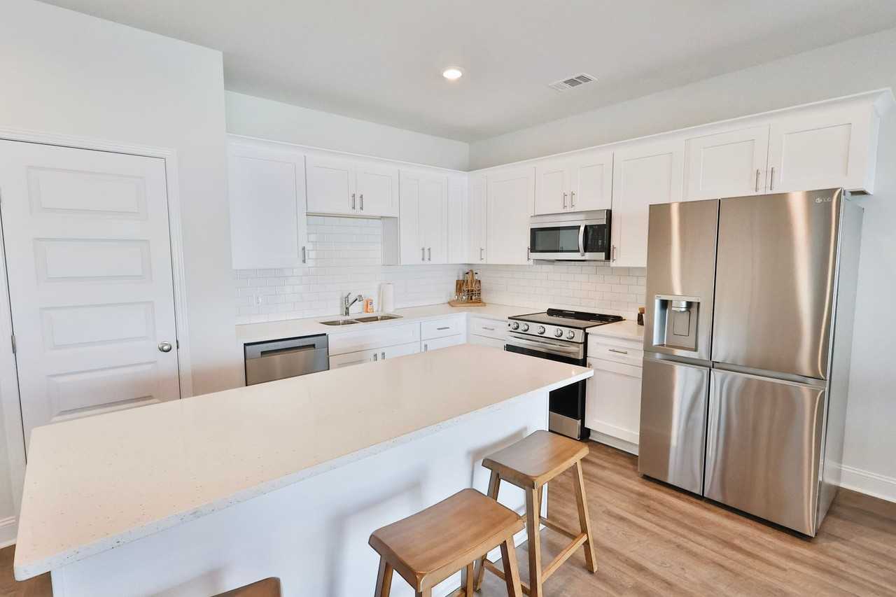 568 Governor Treutlen Cir - Photo 2 of 15