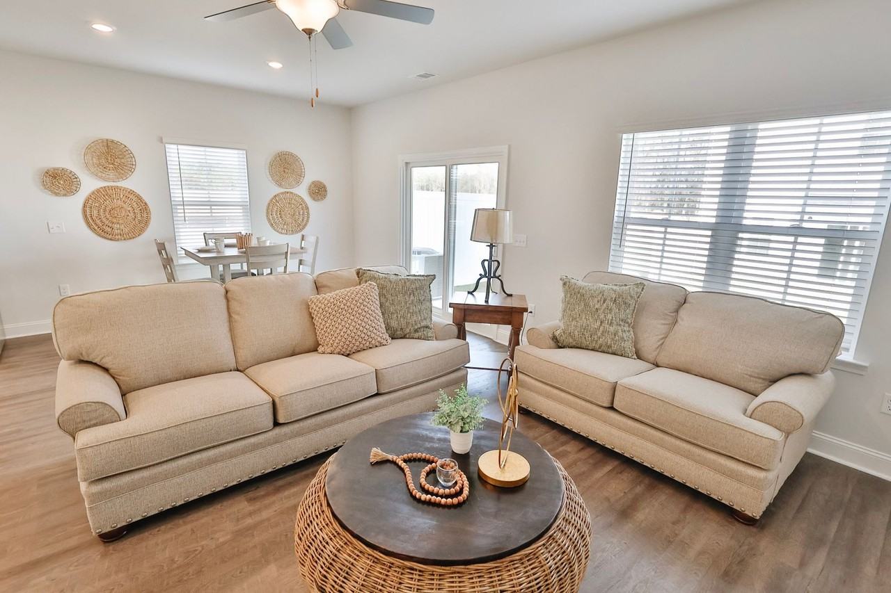 568 Governor Treutlen Cir - Photo 3 of 15