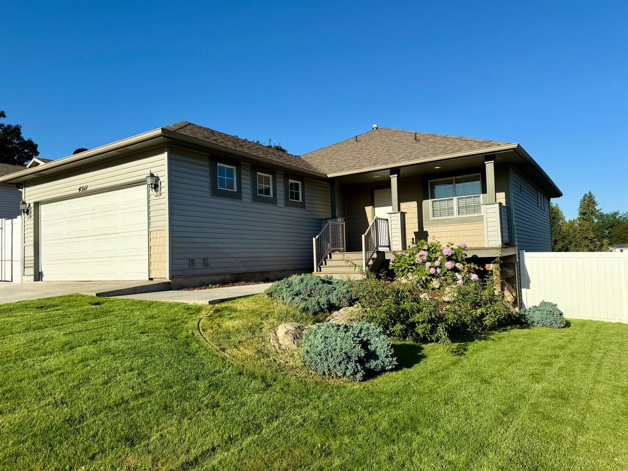 4511 N Hutchinson Ln - Photo 3 of 25