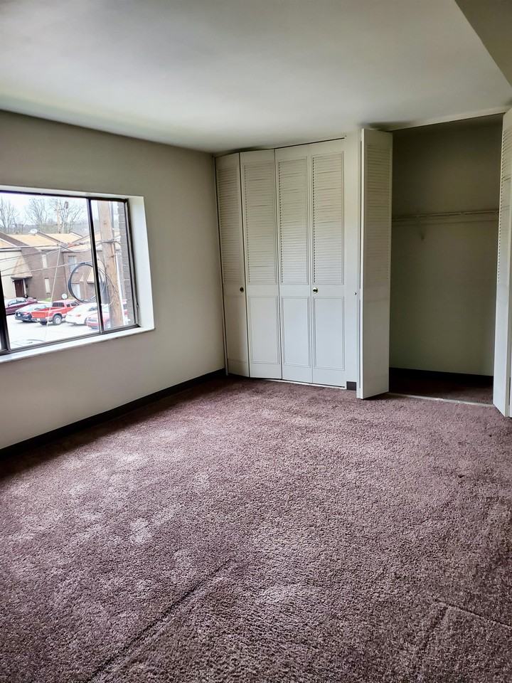 GREGORY APARTMENTS -- 102 - Photo 4 of 9