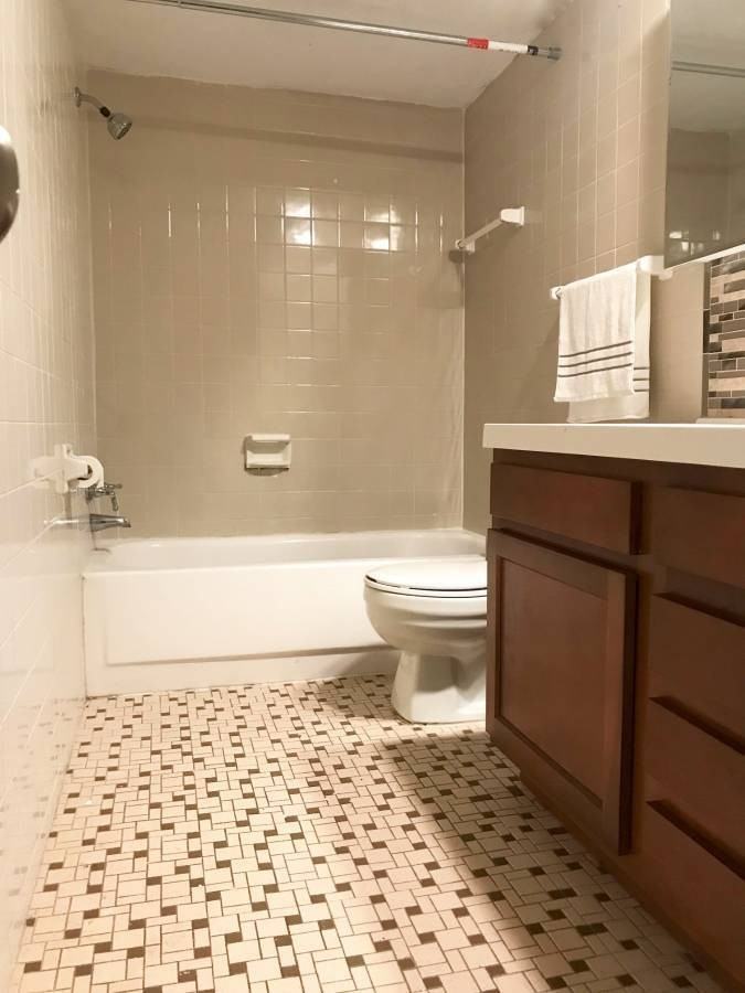 GREGORY APARTMENTS -- 102 - Photo 6 of 9