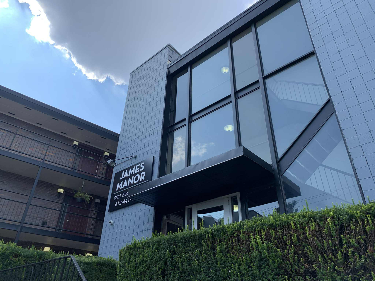 JAMES MANOR -- 057 - Photo 3 of 9