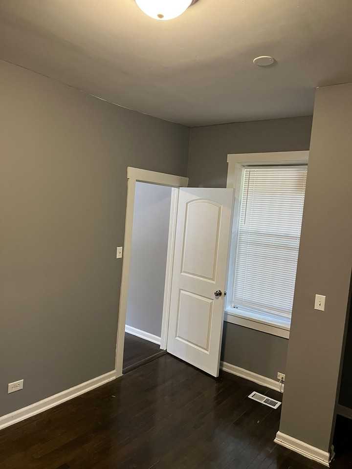 7556 S CHAMPLAIN AVE - Photo 2 of 18