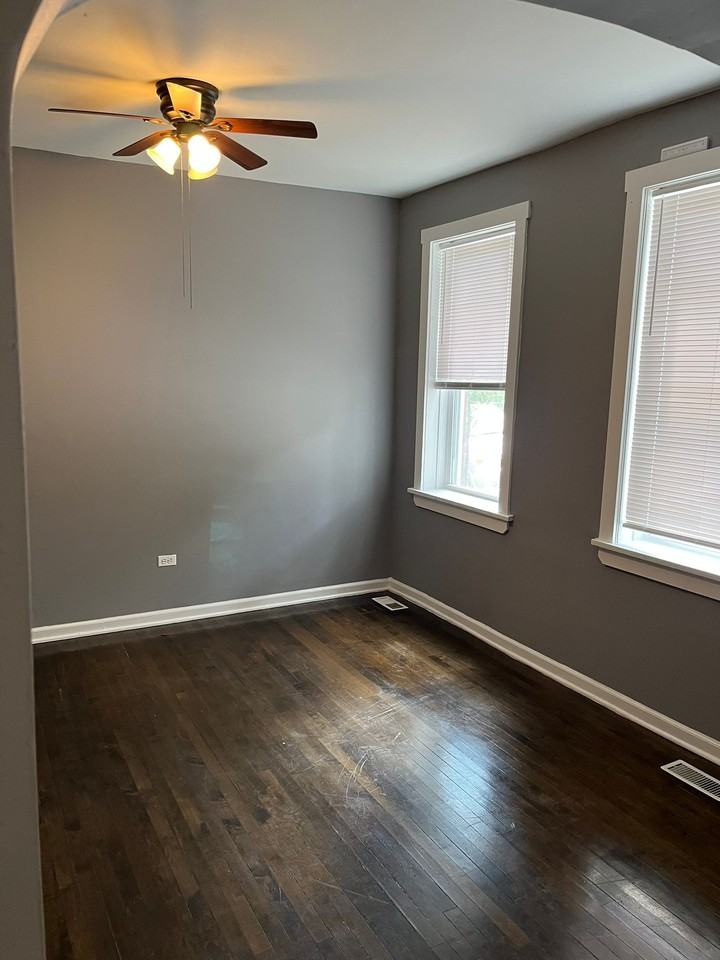 7556 S CHAMPLAIN AVE - Photo 5 of 18