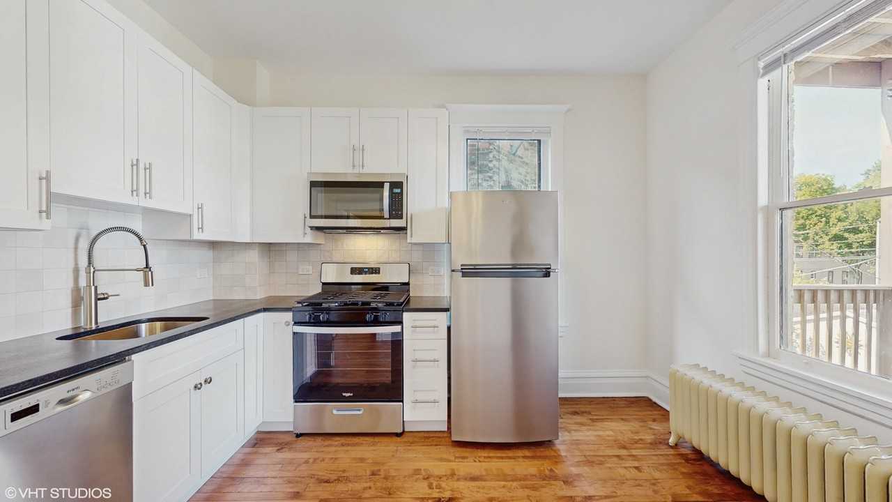 2506 North Mozart Street - Photo 2 of 23