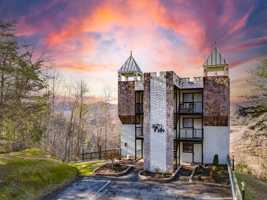 featured image of 4249 Dollys Dr