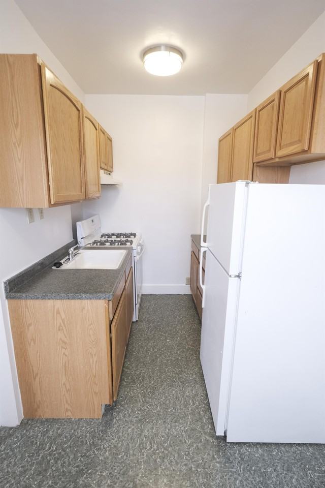 Parkhurst Apartments - Photo 3 of 50