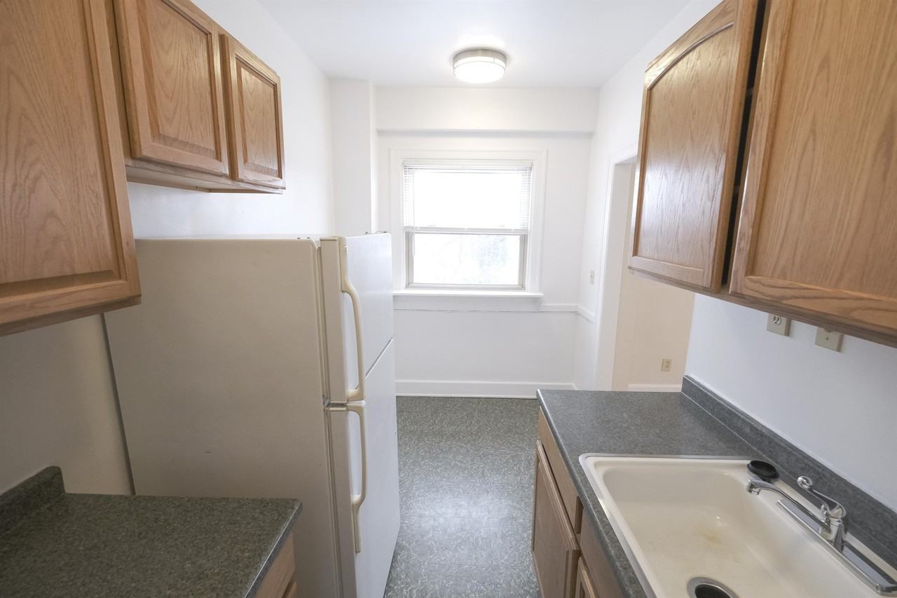 Parkhurst Apartments - Photo 5 of 50