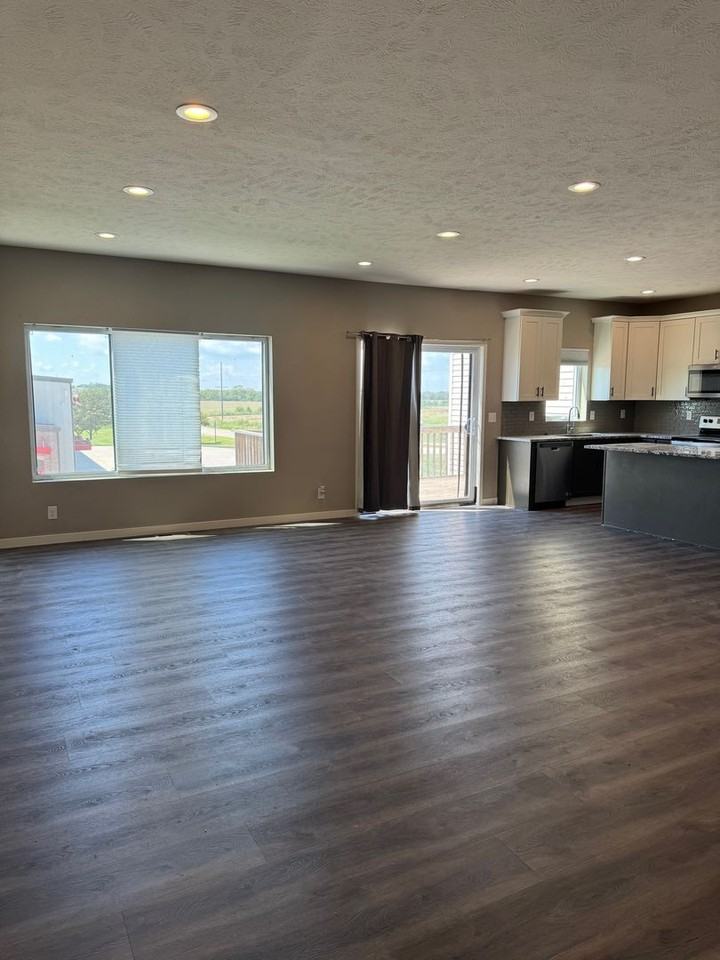 613 Garrett Pl - Photo 3 of 13