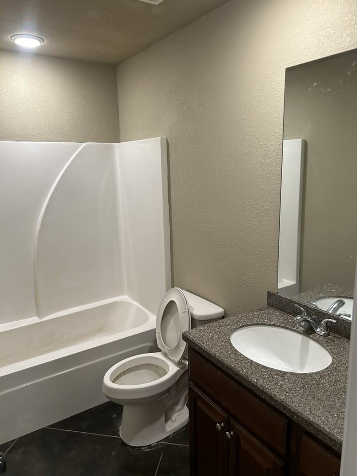 4703 Samantha Avenue - Photo 5 of 13