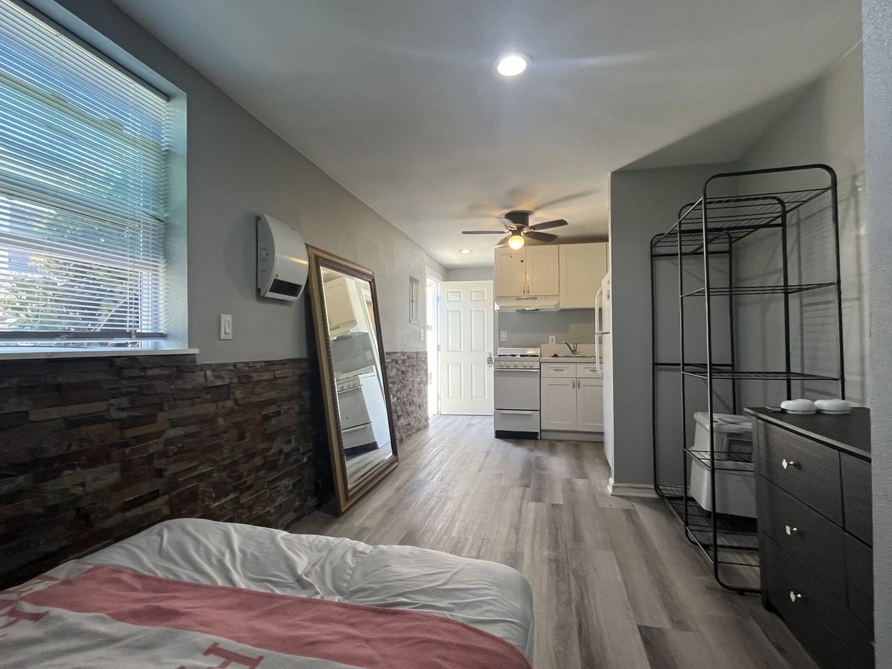 1007 Center Avenue - Photo 2 of 11