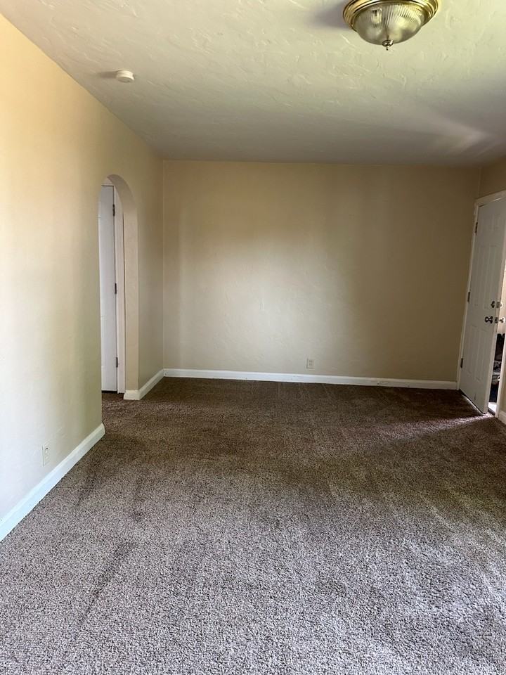 346 Bellflower Avenue Northwest - Photo 2 of 10