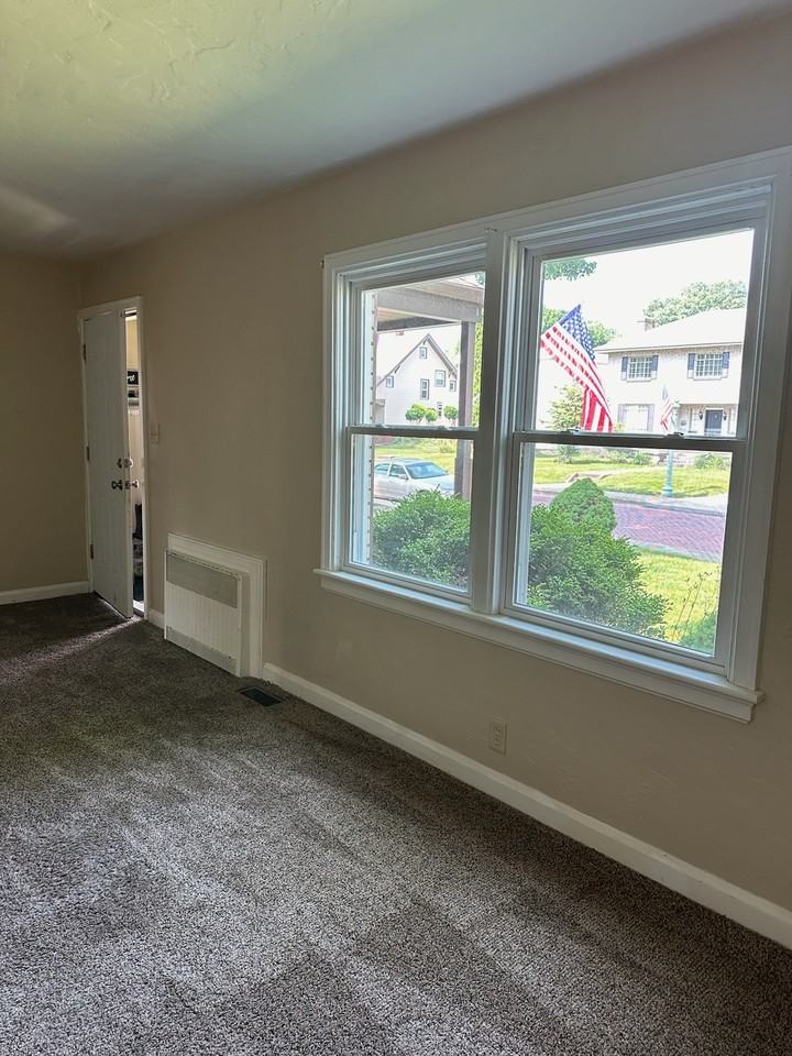 346 Bellflower Avenue Northwest - Photo 3 of 10