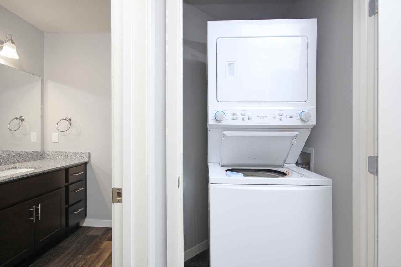 Sapphire Apartments - Photo 4 of 15