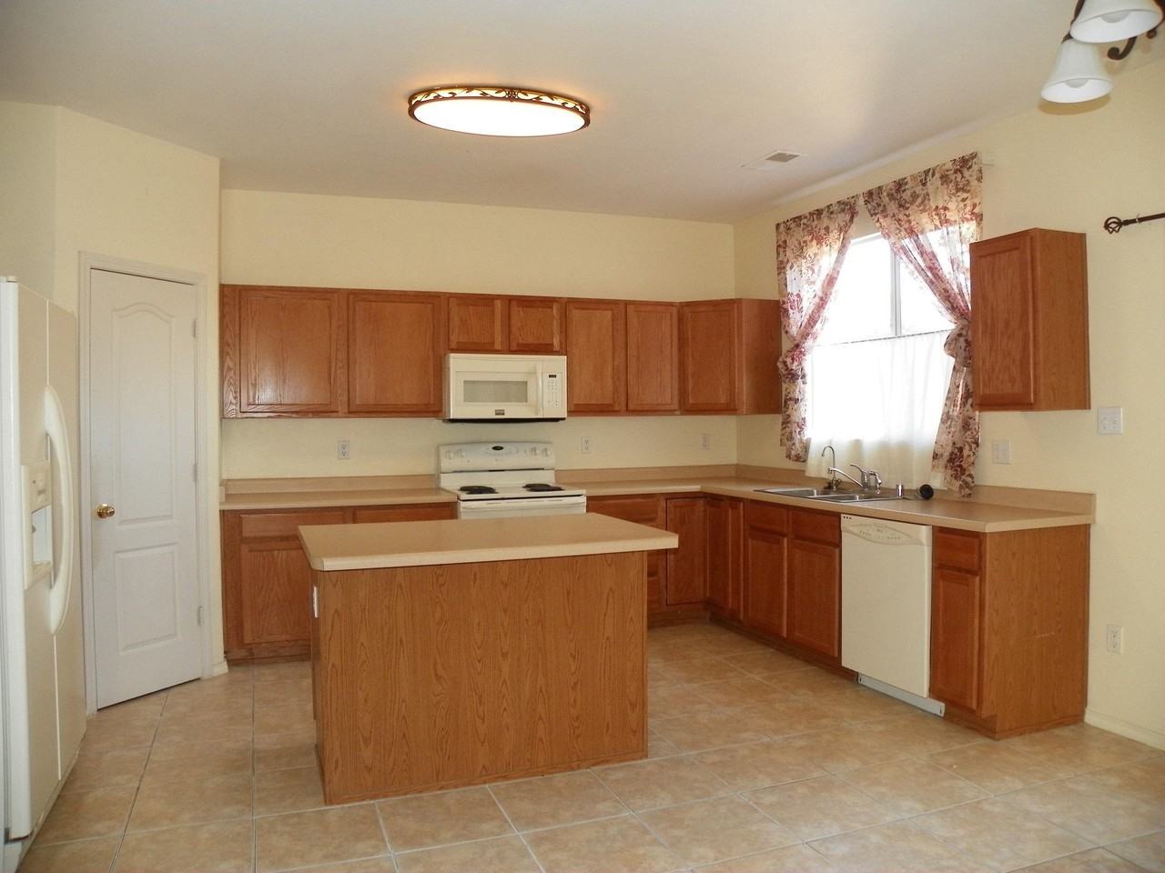 532 Soothing Meadows Dr Ne - Photo 5 of 9