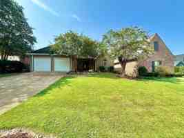 featured image of 907 Oak Trl