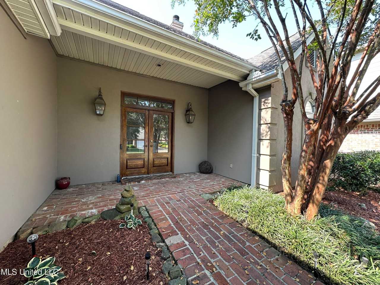 907 Oak Trl - Photo 3 of 33