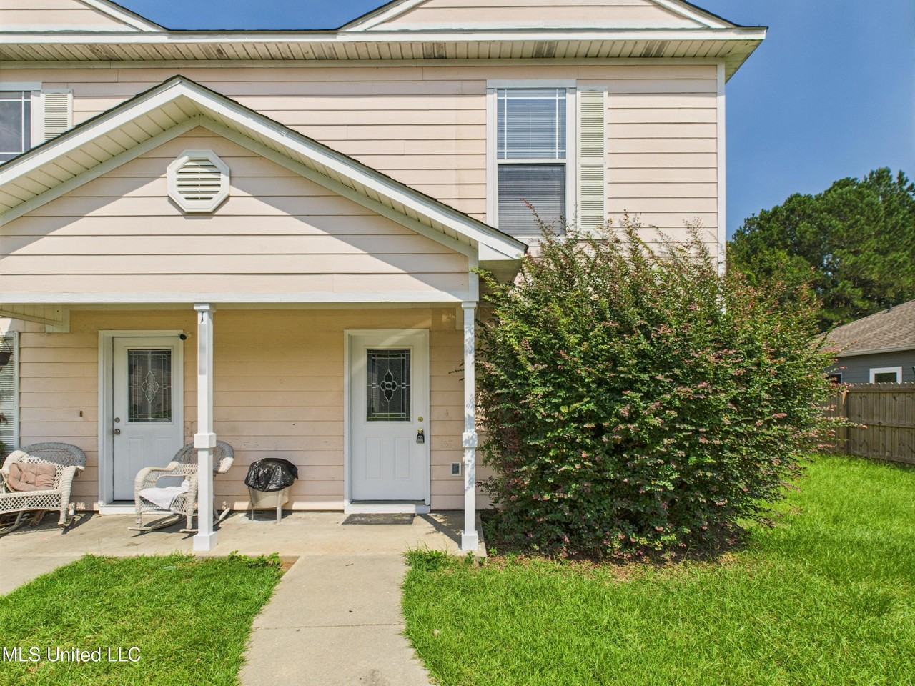 13070 Tracewood Dr - Photo 2 of 20