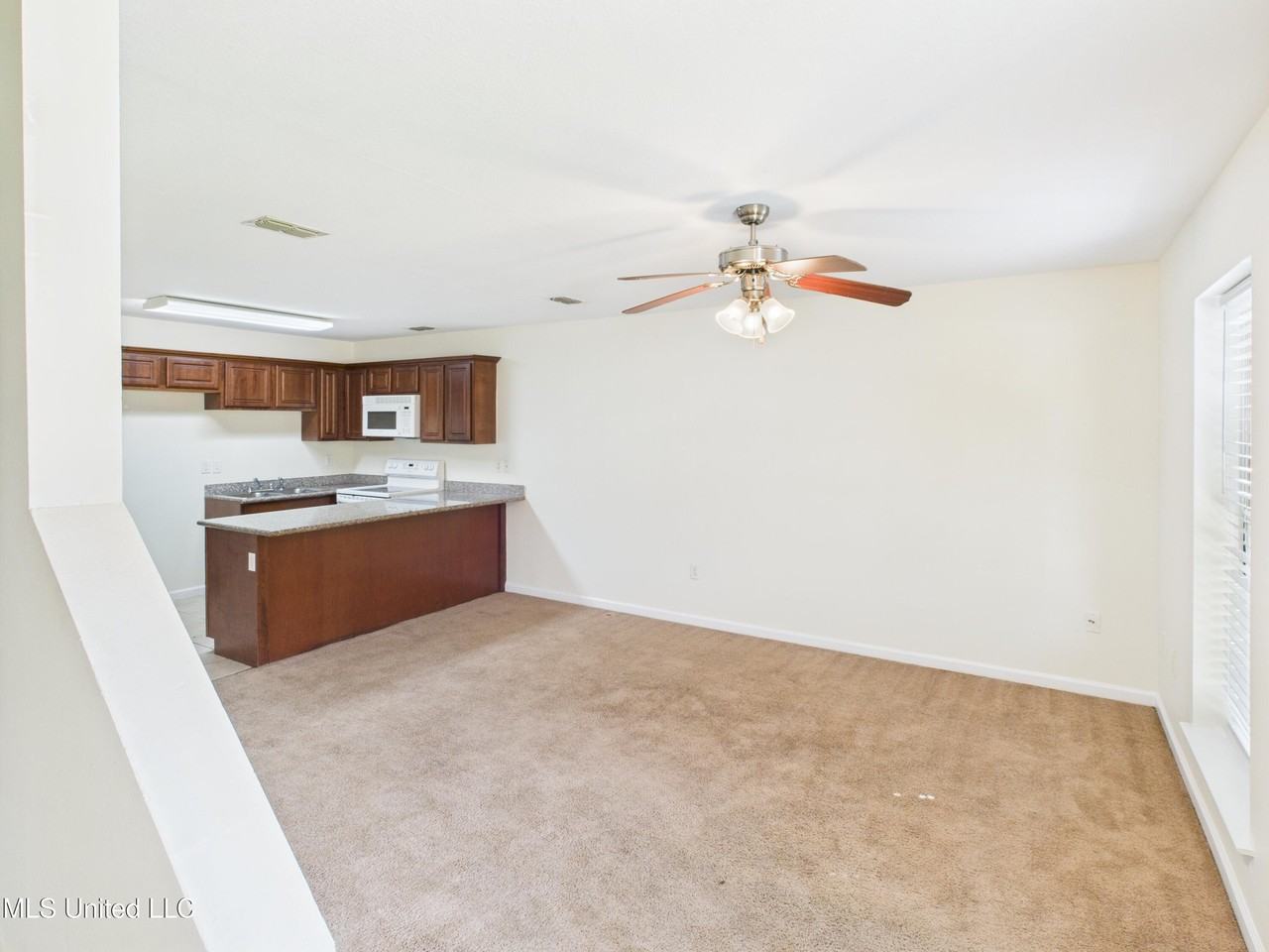 13070 Tracewood Dr - Photo 3 of 20