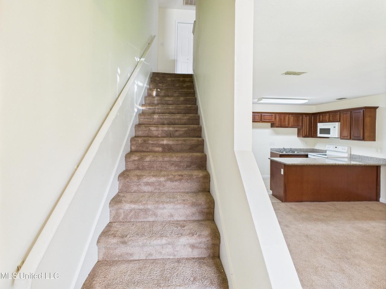 13070 Tracewood Dr - Photo 4 of 20