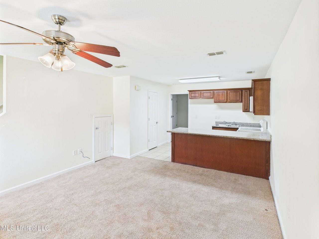 13070 Tracewood Dr - Photo 5 of 20