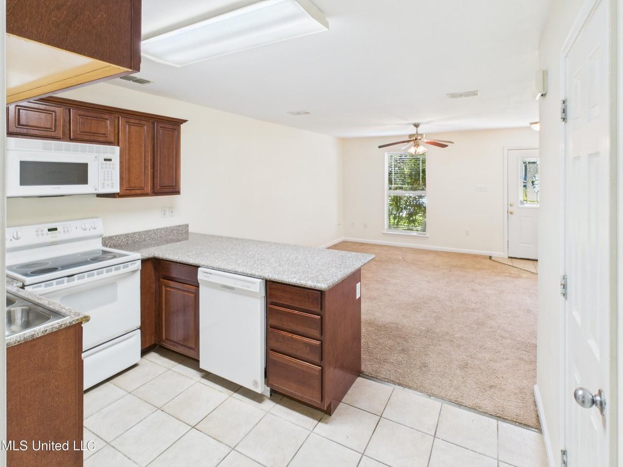 13070 Tracewood Dr - Photo 7 of 20