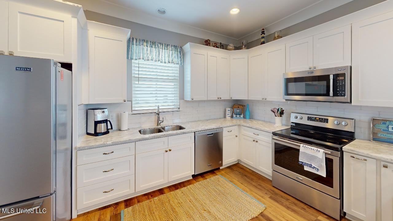 1215 Ocean View Dr - Photo 4 of 23