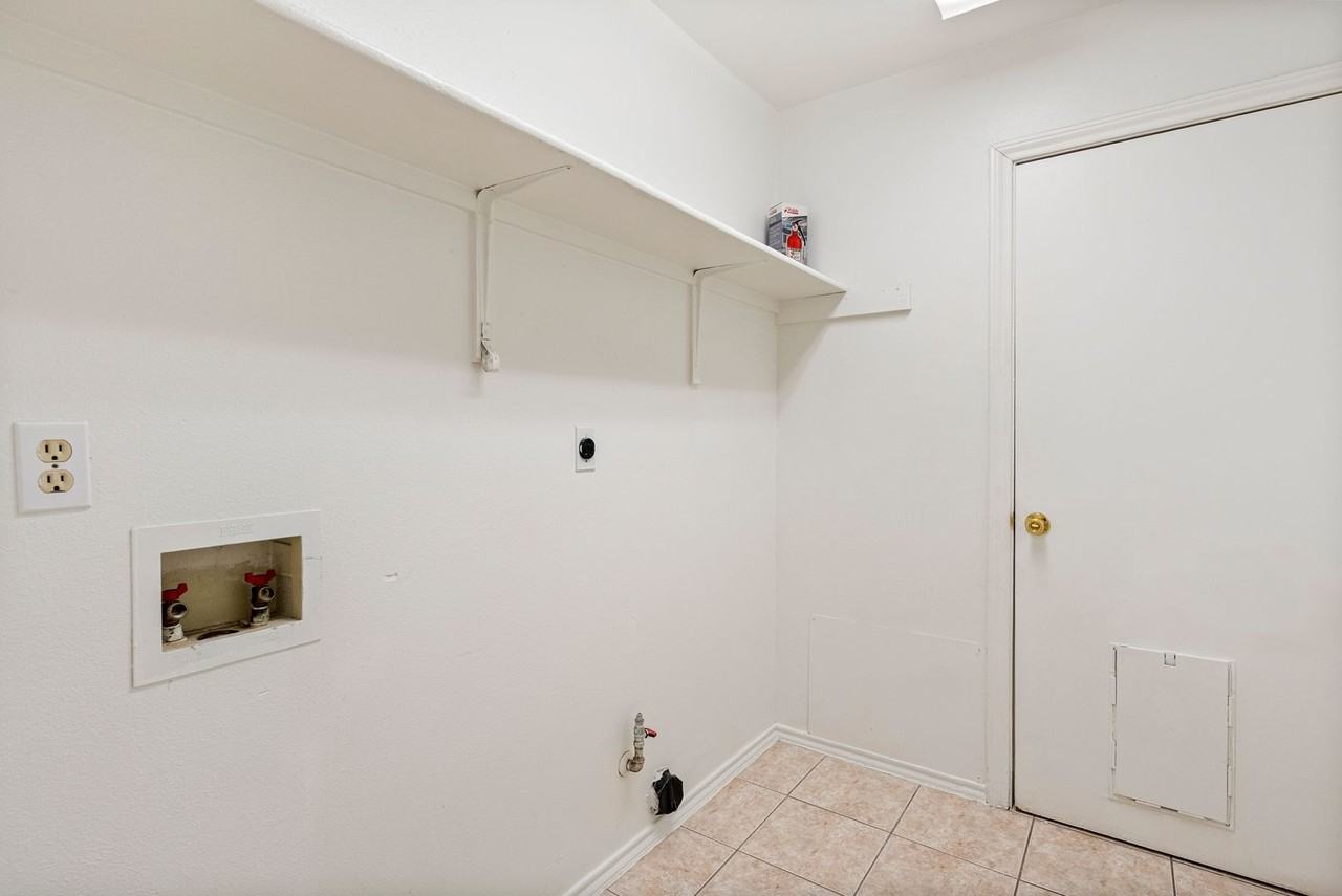 13216 Bennington Ln - Photo 6 of 20
