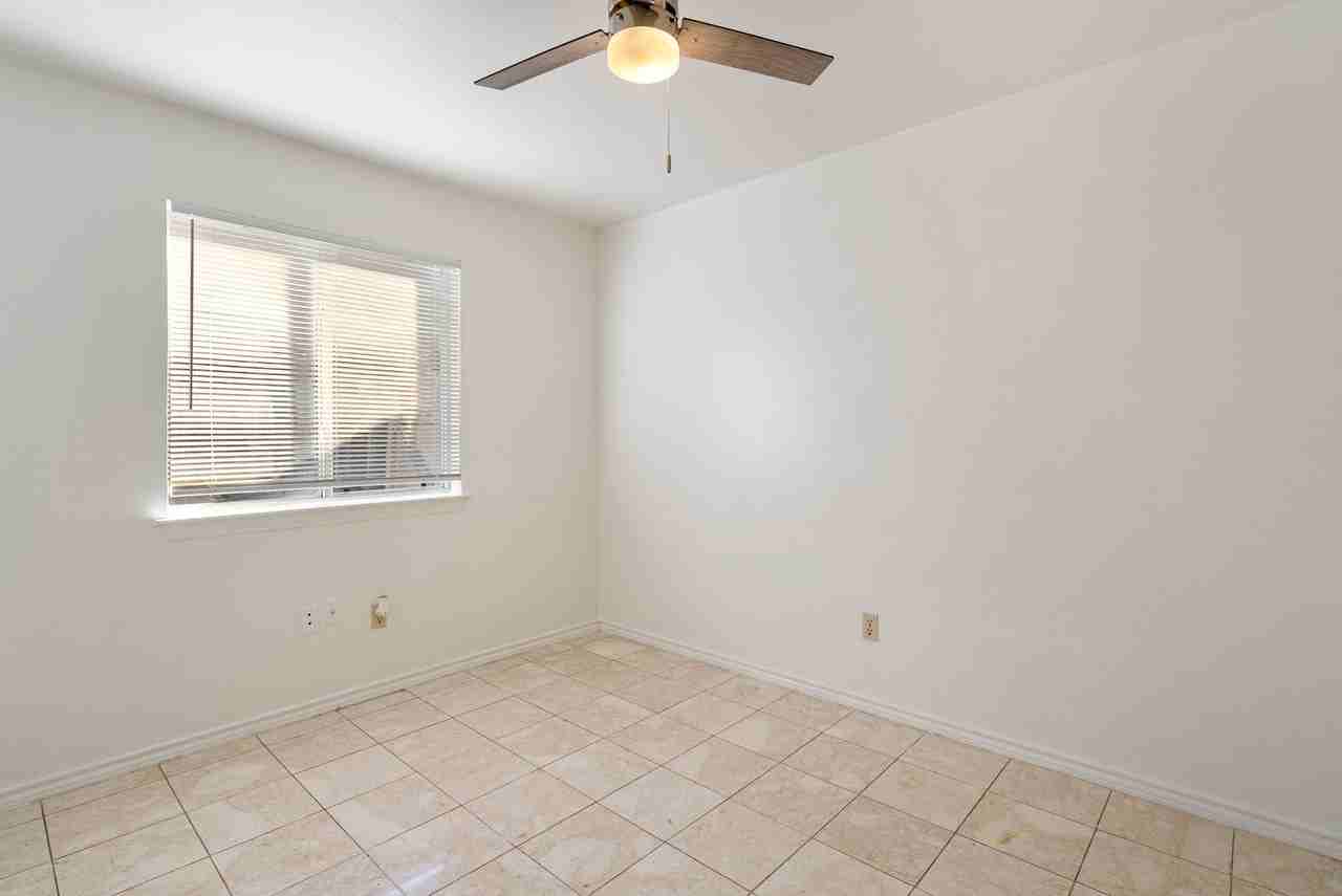 13216 Bennington Ln - Photo 7 of 20
