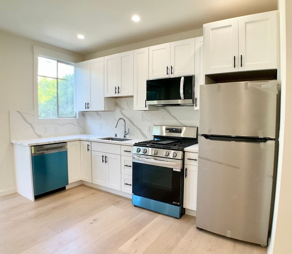 1601 Beach St #103 - Photo 2 of 20