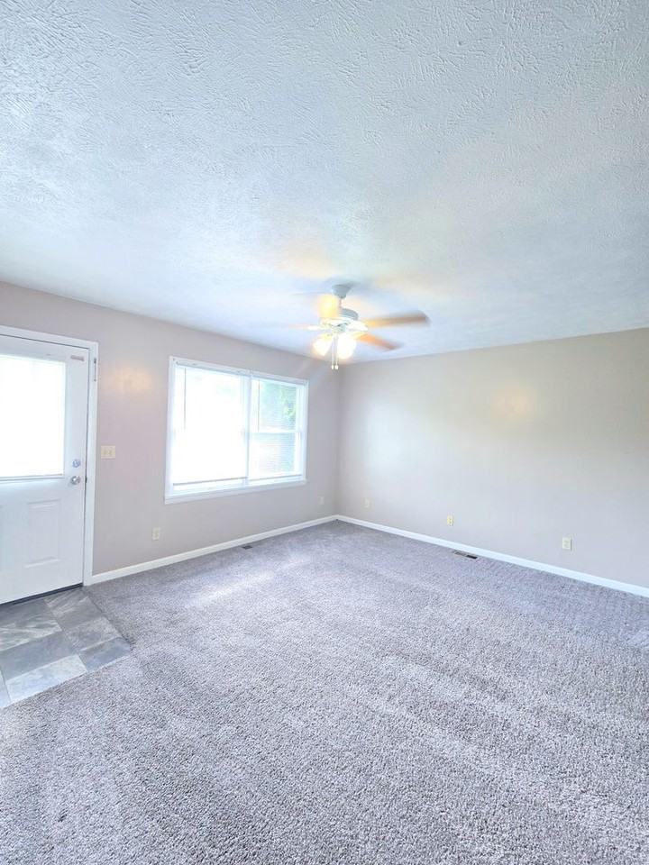 113 Nottingham Way - Photo 3 of 18