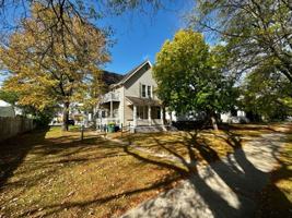 featured image of 338 S Quincy St